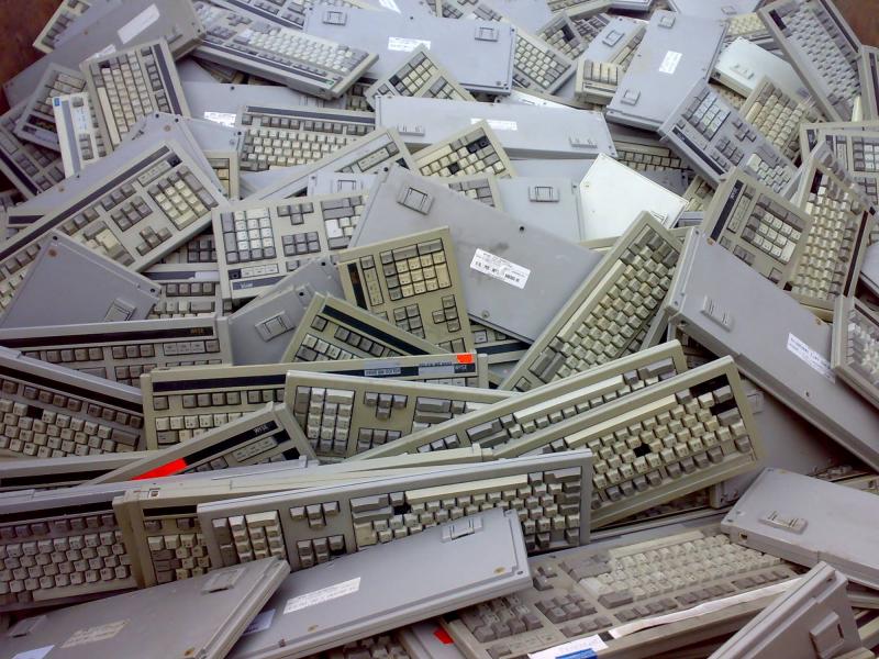 700 Elektrošrot, klávesnice, myši, ovladače 700 Elektrošrot, klávesnice, myši, ovladače