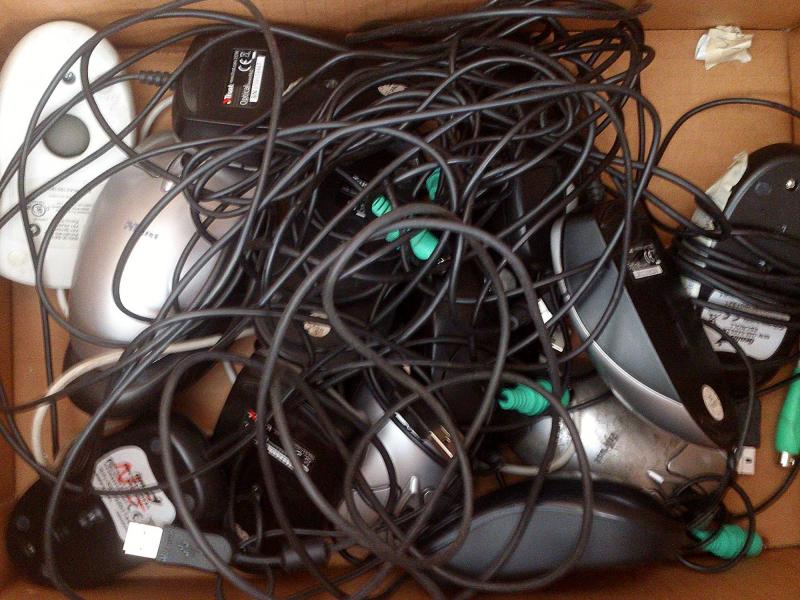 700 Elektrošrot, klávesnice, myši, ovladače 700 Elektrošrot, klávesnice, myši, ovladače