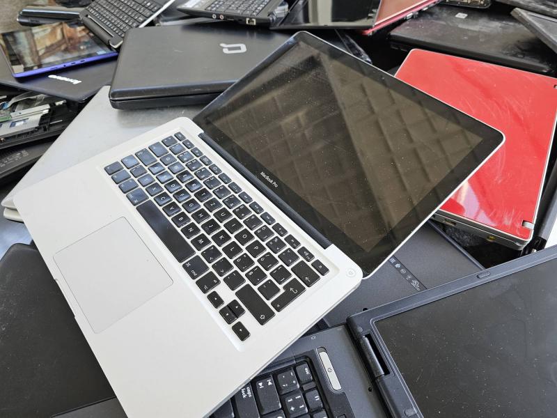 700 Elektrošrot, laptopy, notebooky bez baterií 700 Elektrošrot, laptopy, notebooky bez baterií