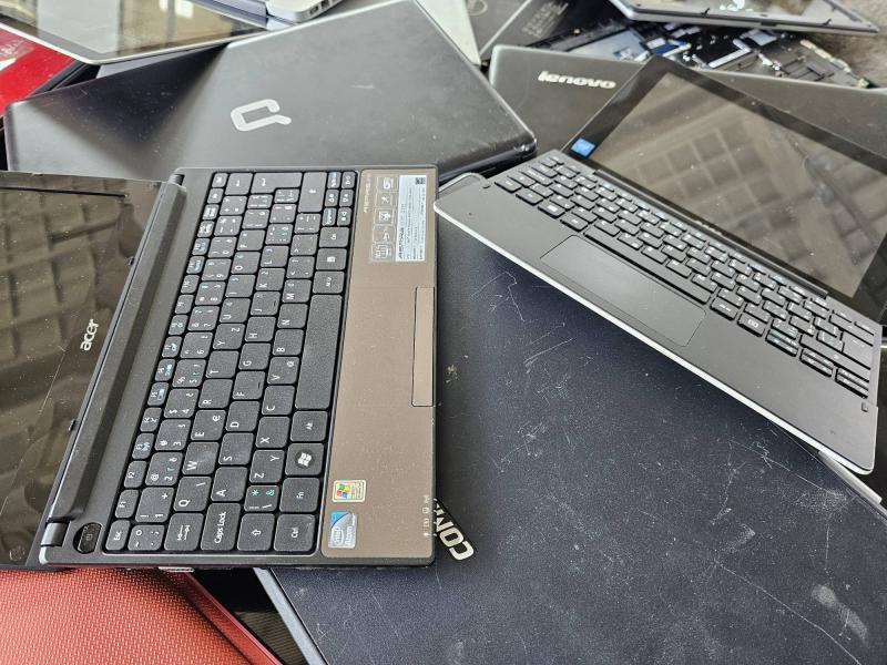 700 Elektrošrot, laptopy, notebooky bez baterií 700 Elektrošrot, laptopy, notebooky bez baterií