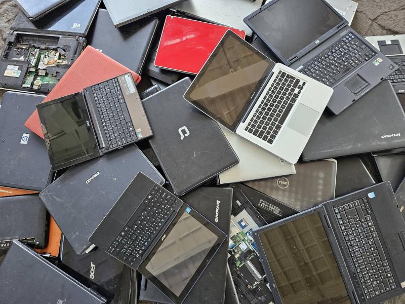 700 Elektrošrot, laptopy, notebooky bez baterií 700 Elektrošrot, laptopy, notebooky bez baterií