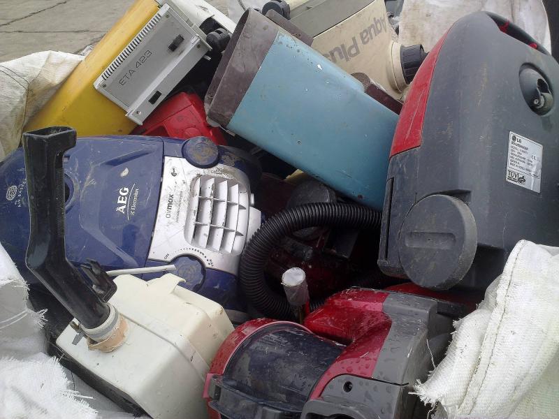 700 Elektrošrot, vysavače, šicí stroje 700 Elektrošrot, vysavače, šicí stroje