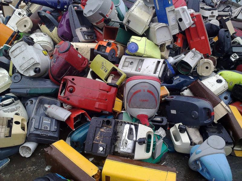 700 Elektrošrot, vysavače, šicí stroje 700 Elektrošrot, vysavače, šicí stroje