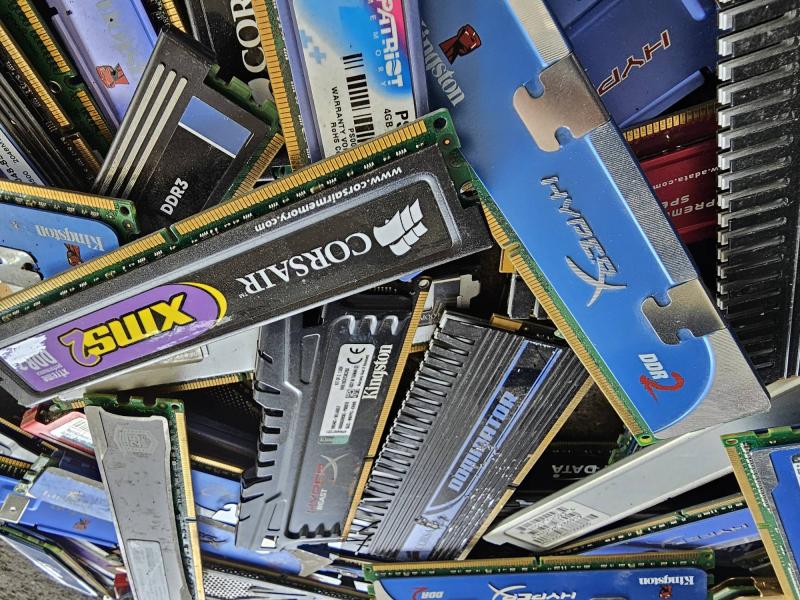 740 Základní desky, karty, paměti, mix s Fe a Al 740 Základní desky, karty, paměti, mix s Fe a Al