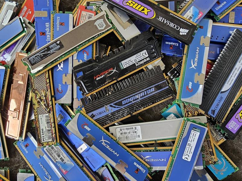740 Základní desky, karty, paměti, mix s Fe a Al 740 Základní desky, karty, paměti, mix s Fe a Al