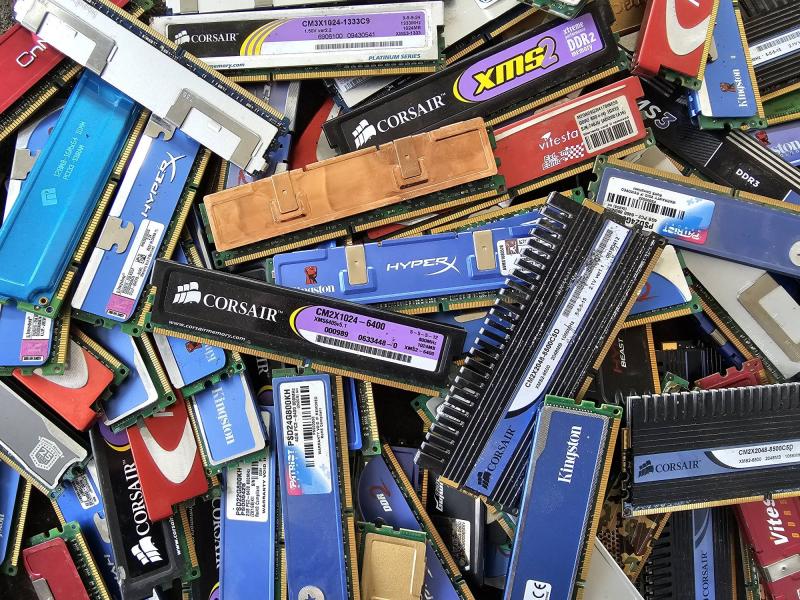 740 Základní desky, karty, paměti, mix s Fe a Al 740 Základní desky, karty, paměti, mix s Fe a Al
