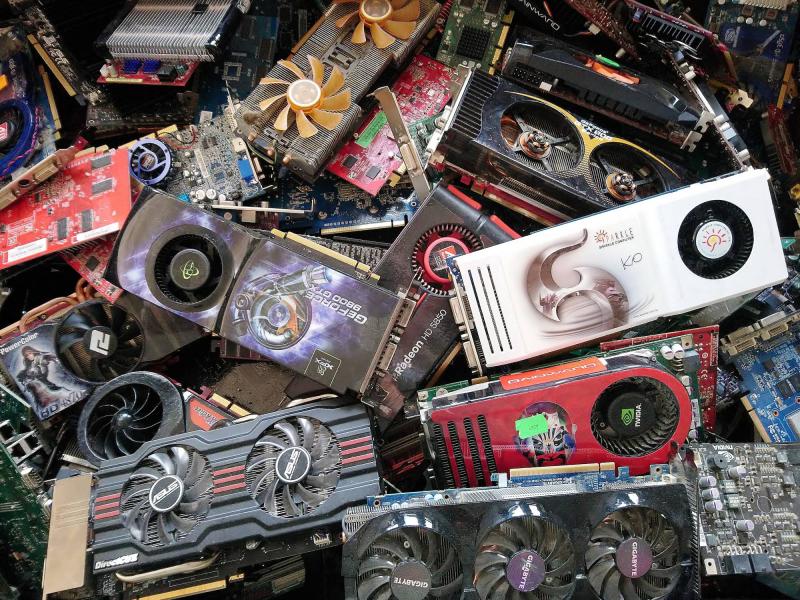 740 Základní desky, karty, paměti, mix s Fe a Al 740 Základní desky, karty, paměti, mix s Fe a Al