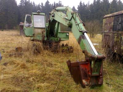 Plzeňský skart a.s. autovrak bagr Plzeňský skart a.s. autovrak bagr